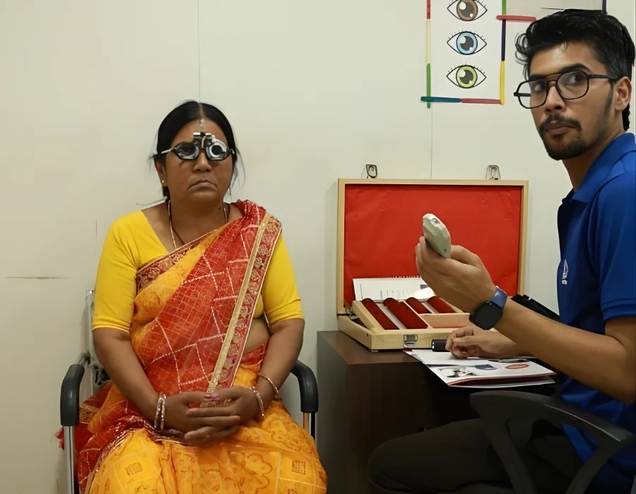 Doctor checking patient eye Image - 2 - Drishtikunj Netralaya